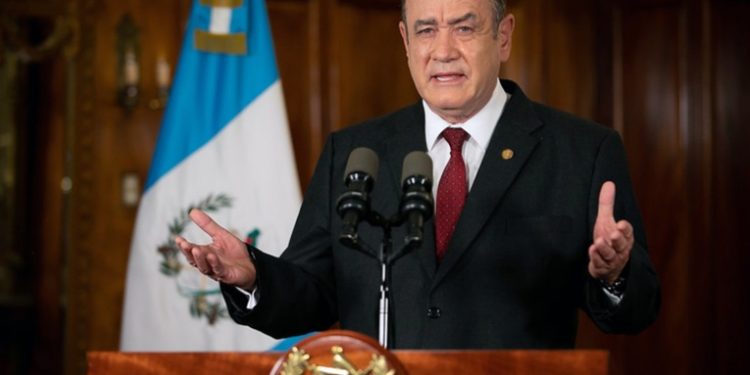 Alejandro Giammattei insta a la población a evitar caer en engaños con visas laborales