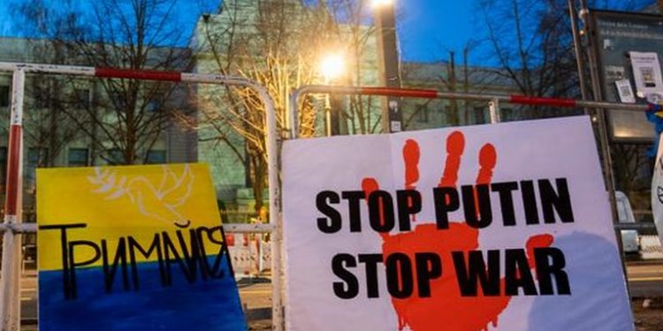 Alemania expulsa a 40 diplomáticos rusos de la embajada en Berlí­n