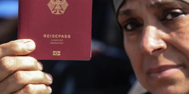 Alemania flexibiliza ley para obtener la ciudadanía alemana