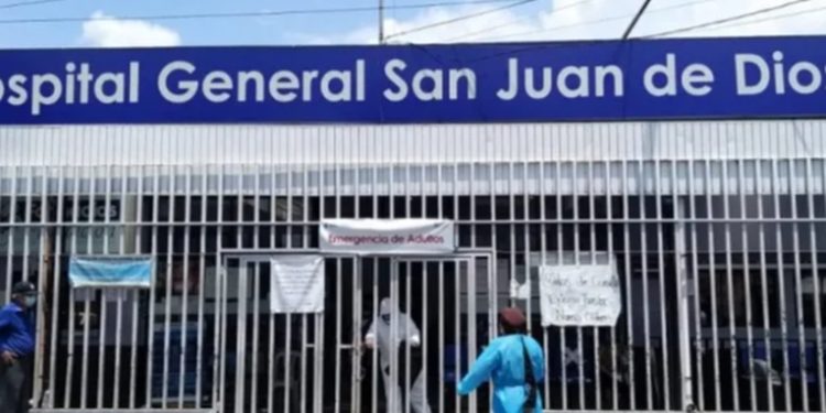 Alerta en hospital San Juan de Dios por supuesto atentado