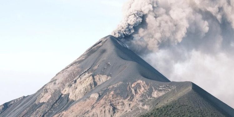 Alerta por ceniza del Volcán de Fuego