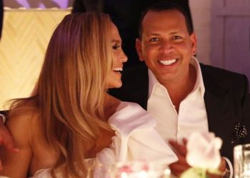 Alex Rodrí­guez Compensa a Jennifer López en el Paraí­so.