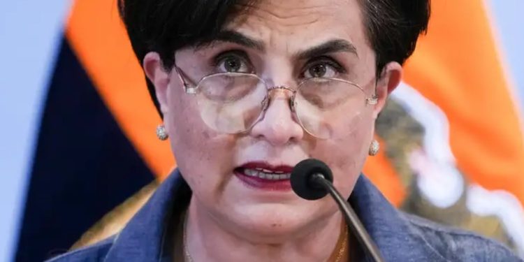 Alistan informe de juicio político de canciller de Ecuador