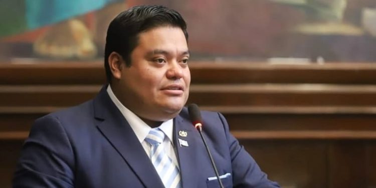 Allan Rodríguez no descarta destitución de ministro tras interpelación en el Congreso