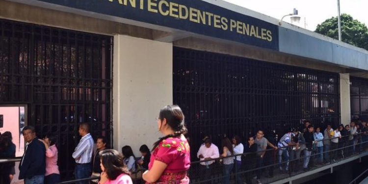 Alta demanda de constancias de antecedentes marca el inicio del año laboral en Guatemala