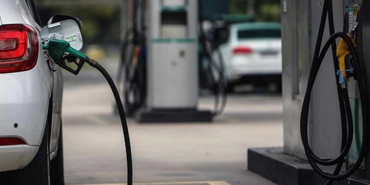 Alza en precios del combustible se mantendrá hasta abril