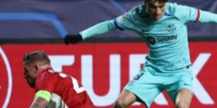 Amberes 3-2 FC Barcelona Más dudas... Y liderato