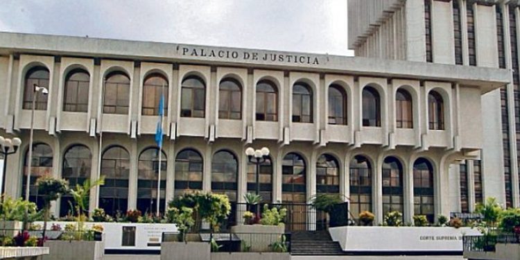 Amplí­an vacunación en el Organismo Judicial