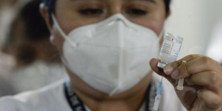 Analizan si es variable aplicar medidas ante la variante Omicron