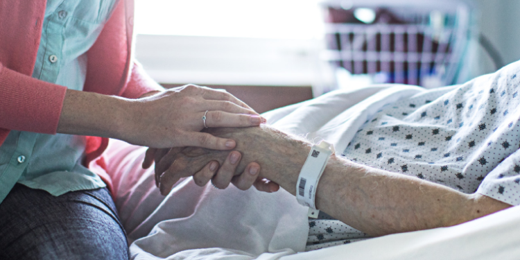 Anciana salta desde su balcón luego que no se le aplicara la Eutanasia