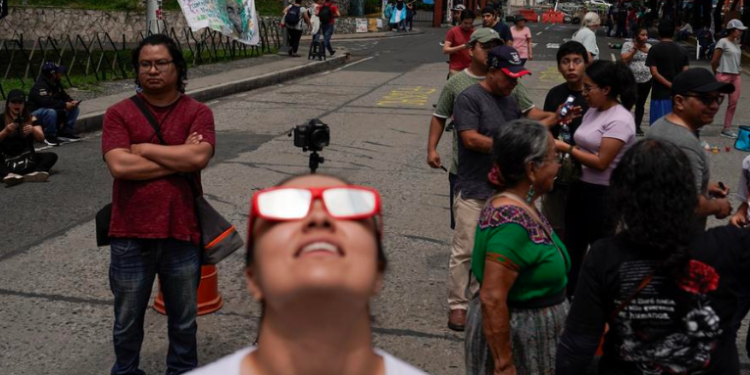 Anillo de fuego solar maravilla al continente americano