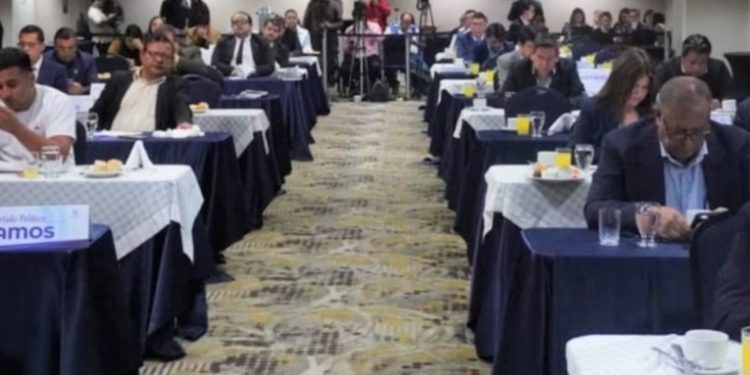 Ante la falta de “debate serio”, los guatemaltecos se deben conformar con las “payasadas” de los candidatos