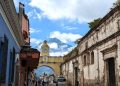 Antigua Guatemala implementa medidas de movilidad para Semana Santa: combinará paso vehicular y peatonal.