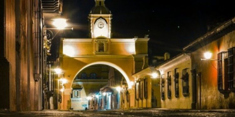 Antigua Guatemala ordena cierre de bares y discotecas durante jueves y viernes santo