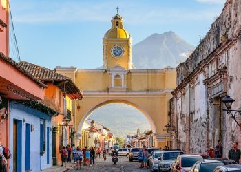 Antigua impone el uso obligatorio de las mascarillas y advierte sobre multas a infractores