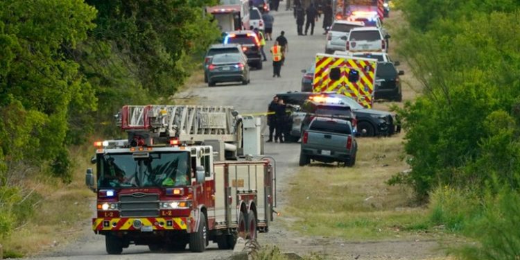 Anuncian traslado de otros 6 cuerpos de migrantes fallecidos en el interior de contenedor en Texas