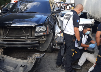 Aparatosos accidentes de tránsito generan caos vial