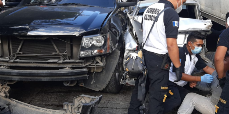 Aparatosos accidentes de tránsito generan caos vial