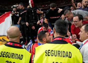 Apelación reduce la sanción al Atlético por los incidentes del derbi a un partido y 3.000 euros de sanción