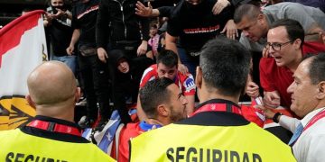 Apelación reduce la sanción al Atlético por los incidentes del derbi a un partido y 3.000 euros de sanción