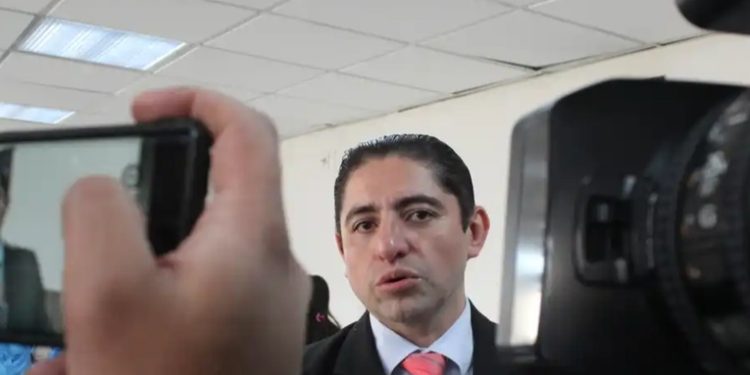 Aplazan inicio del juicio contra Stuardo Campo debido a inasistencia de abogada querellante