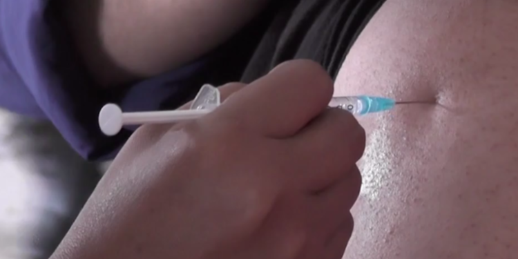 Aplicarán segunda dosis a menores de edad