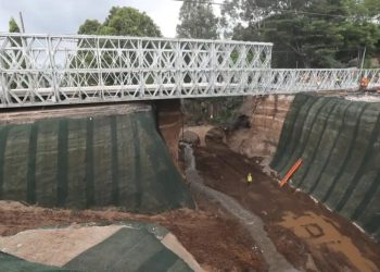 Apoyo de agentes de Tránsito de la PNC facilita circulación en Villa Nueva durante trabajos en puente