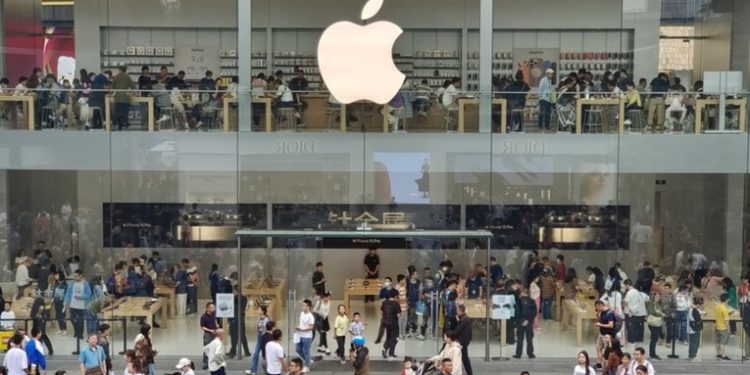 Apple podría implementar la inteligencia artificial generativa en sus productos