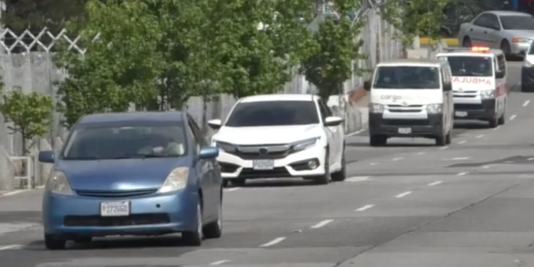 Aprueban la compra y venta de carros eléctricos en el país