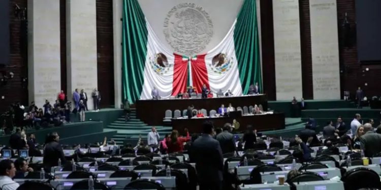 Aprueban ley en México que permite liberar a cooperantes