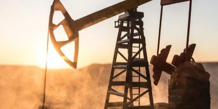 Arabia Saudita y Rusia anuncian acuerdo para reducir producción de petróleo y estabilizar precios globales