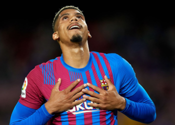 Araújo rescata por ví­a aérea un punto ante el Granada