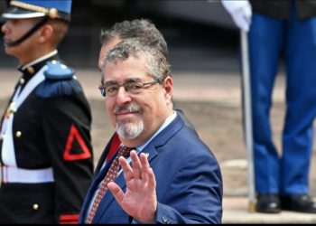 Arévalo a punto de completar un camino a la presidencia plagado de obstáculos, promete devolver la democracia al país