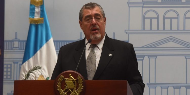 Arévalo amplía tarifa social de electricidad para aliviar el costo de vida