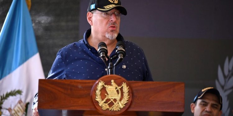 Arévalo apuesta por más efectivos policiales para reducir la violencia en el país