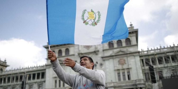 Arévalo asegura que será investido presidente de Guatemala, como ordena la ley