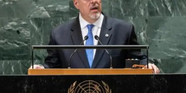 Arévalo celebra aprobación de la Ley de Competencia: “Un avance hacia mercados más justos y equitativos”