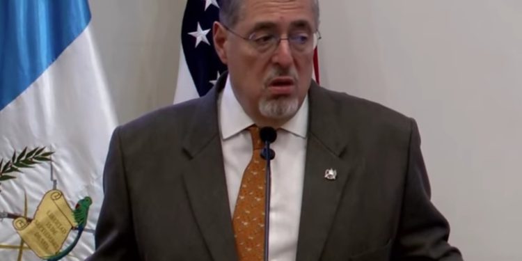 Arévalo denuncia red de corrupción histórica durante Congreso Internacional Anticorrupción