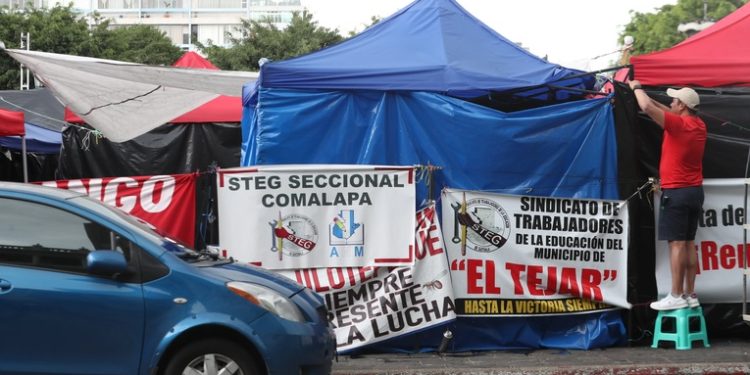 Arévalo exige retorno a clases y celebra bajo apoyo a la huelga magisterial