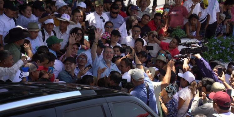 Arévalo expone plan de trabajo en gira por Jalapa, Jutiapa, Santa Rosa y Escuintla