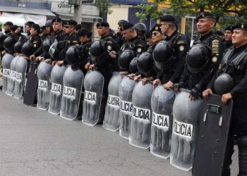 Arévalo ordena a la PNC retirar a maestros de los bloqueos con uso de fuerza proporcional