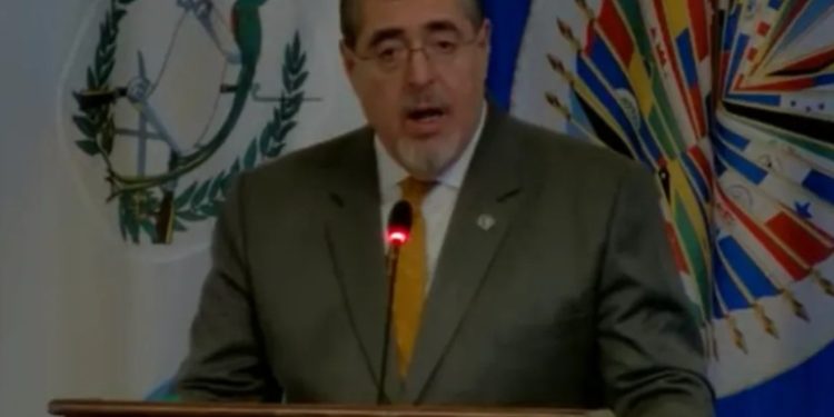 Arévalo pide al OEA una misión de acompañamiento para elección de cortes