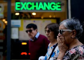 Argentina devalúa su moneda y anuncia paquete de urgencia