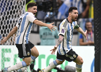 Argentina gana su primera 'final' en el Mundial de Catar en un duro partido contra México