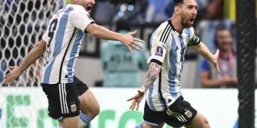 Argentina gana su primera 'final' en el Mundial de Catar en un duro partido contra México