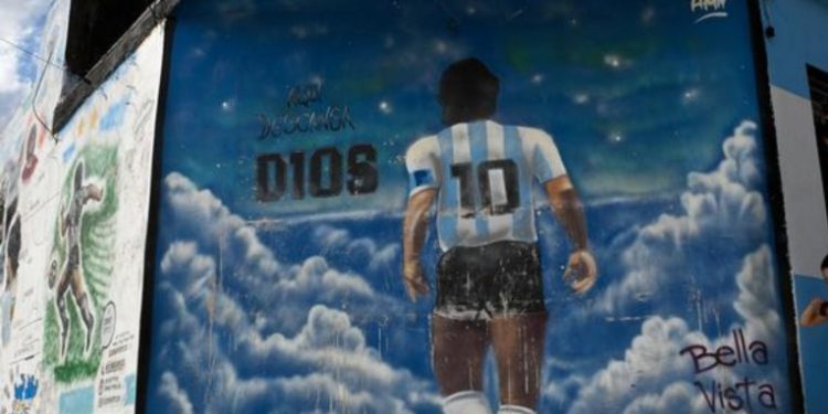 Argentina llora a Maradona un año después de su muerte