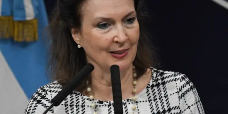 Argentina repudia 'hostigamiento' a su embajada en Caracas