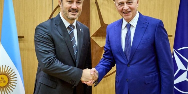 Argentina solicita su ingreso a la OTAN como socio global