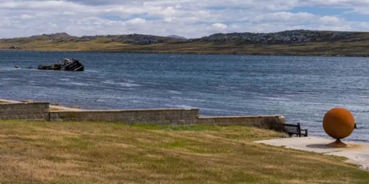 Argentina y Reino Unido impulsan diálogo sobre las Malvinas