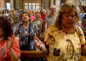 Argentinos rezan por la salud del papa Francisco